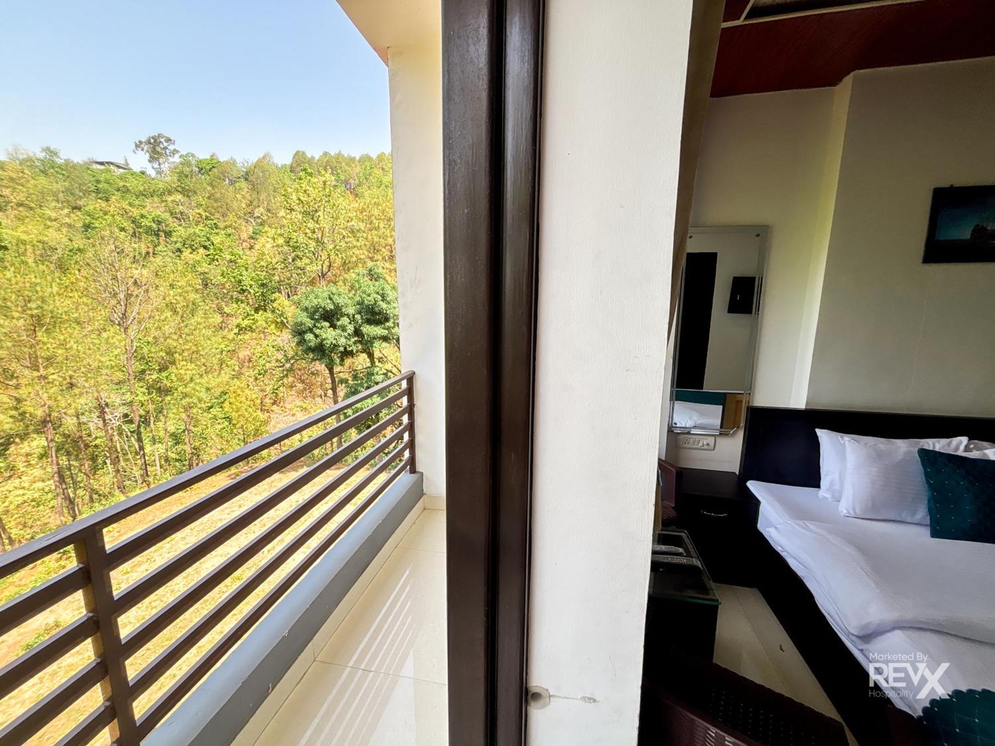 Hotel Prince Valley Lansdowne Bagian luar foto