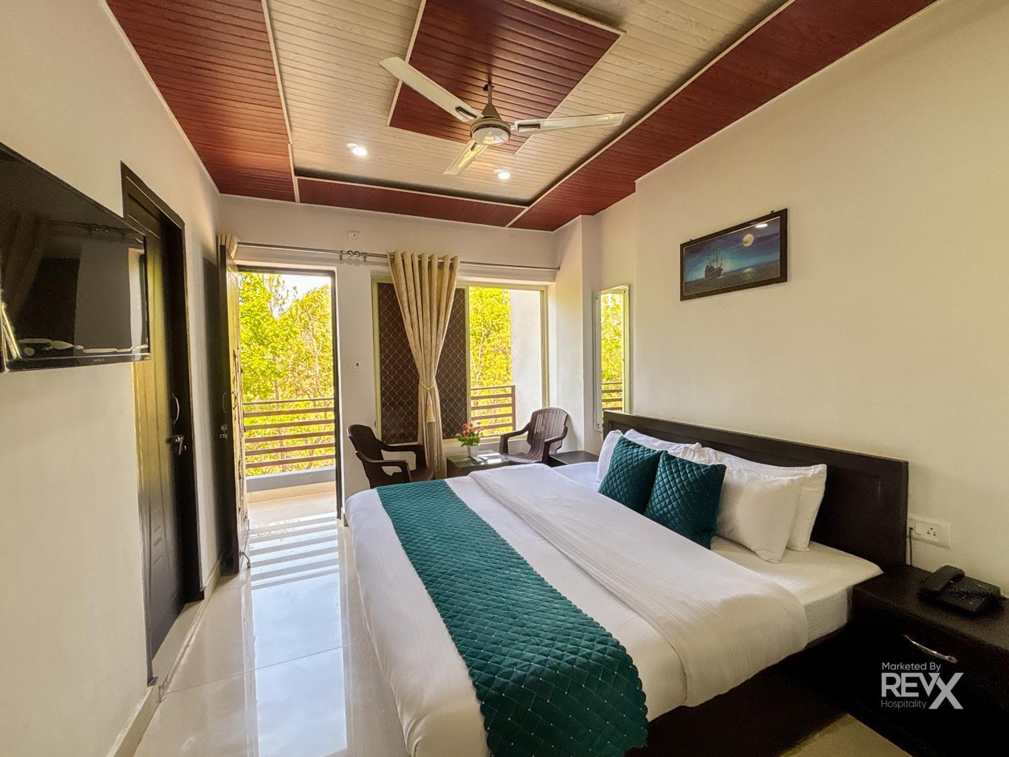 Hotel Prince Valley Lansdowne Bagian luar foto