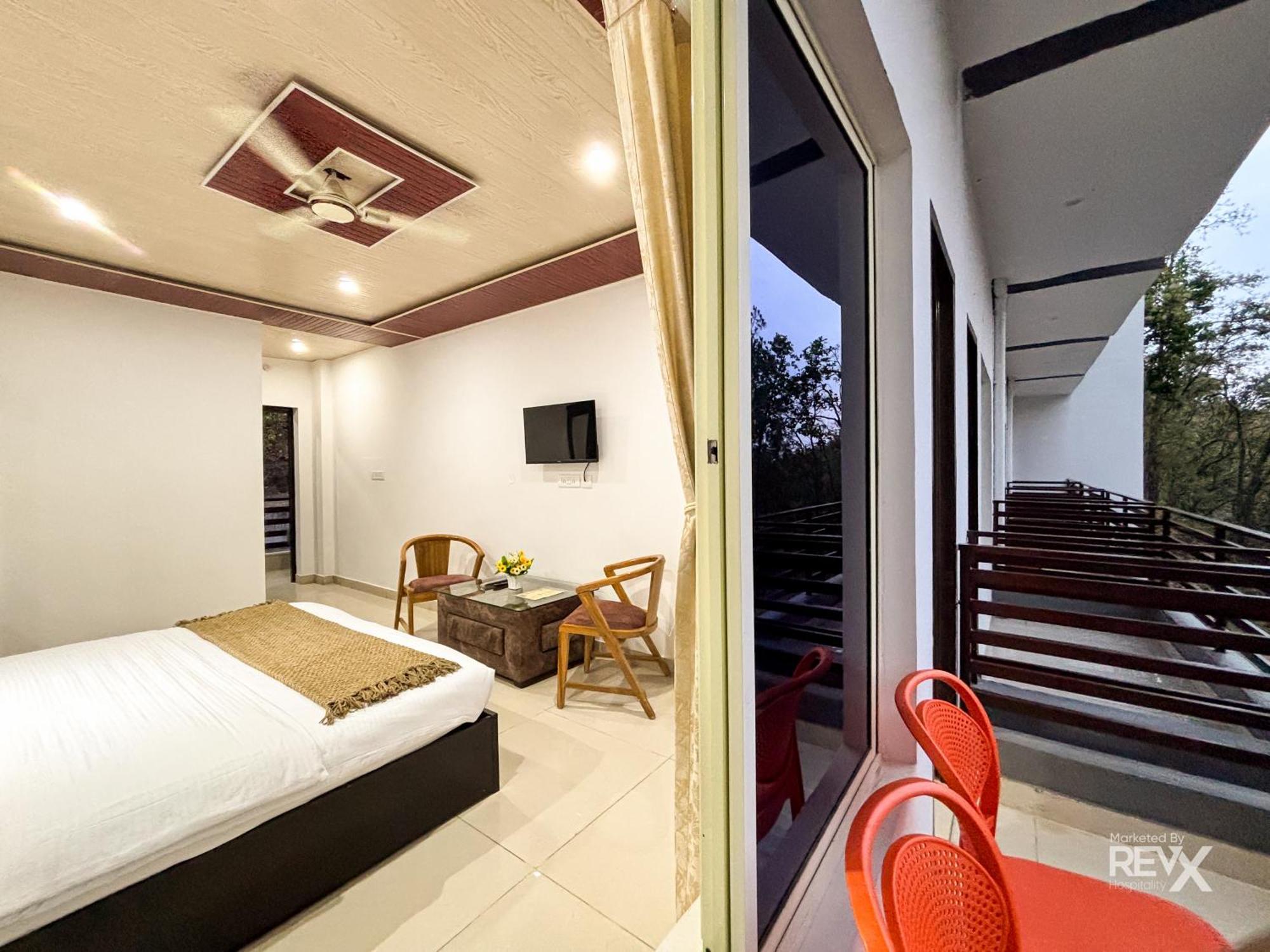 Hotel Prince Valley Lansdowne Bagian luar foto